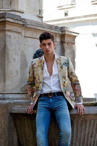 С чем носить синие зауженные джинсы мужчине