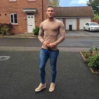 С чем носить синие зауженные джинсы мужчине