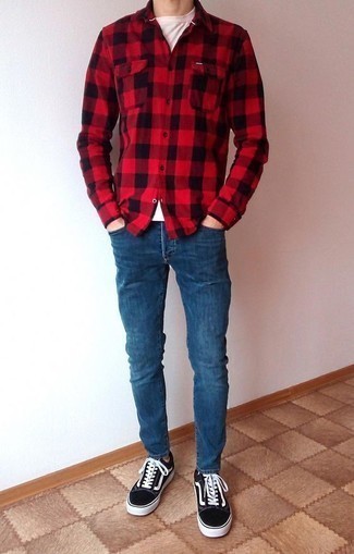 С чем носить синие зауженные джинсы мужчине