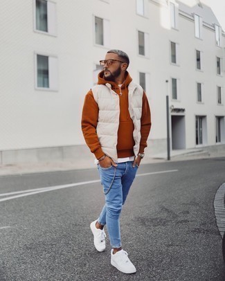 С чем носить синие зауженные джинсы мужчине