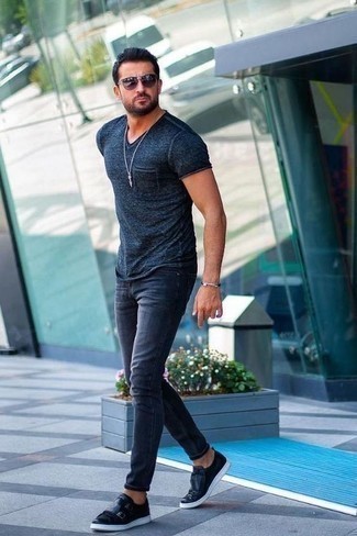 Какие джинсы носить с синими слипонами мужчине