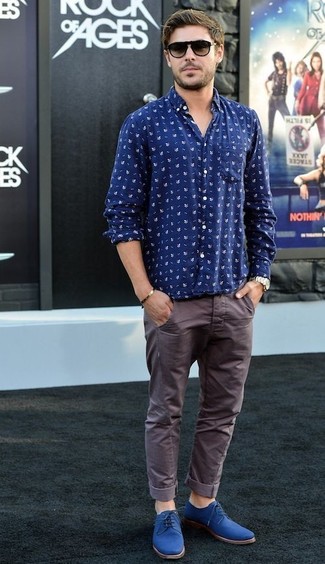 С чем носить синие замшевые туфли дерби