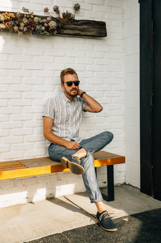 С чем носить синие замшевые туфли дерби