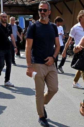 С чем носить синие замшевые туфли дерби