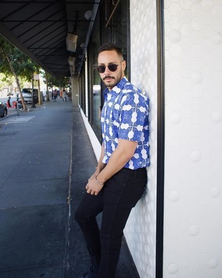 С чем носить синие замшевые кеды мужчине