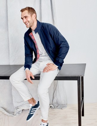 С чем носить синие замшевые кеды мужчине