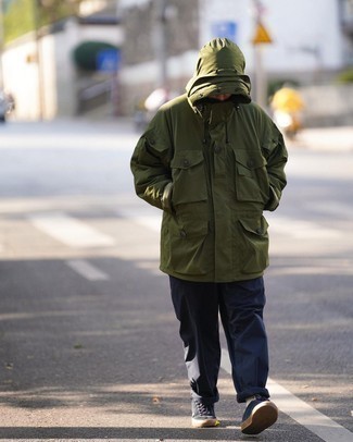 С чем носить синие замшевые кеды мужчине