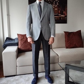 С чем носить синие замшевые лоферы с кисточками