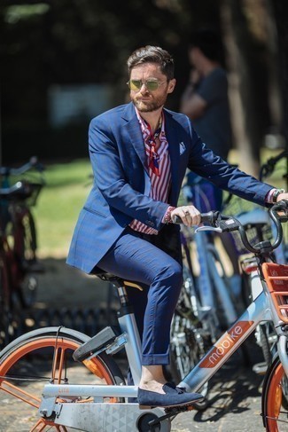 С чем носить синие замшевые лоферы с кисточками