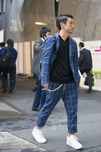 Какие кроссовки носить с синим костюмом