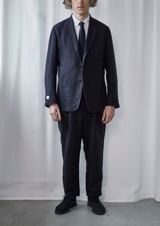 Какие кроссовки носить с синим костюмом