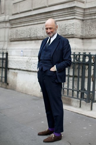 Какие броги носить с синим костюмом