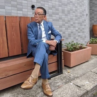 Какие броги носить с синим костюмом