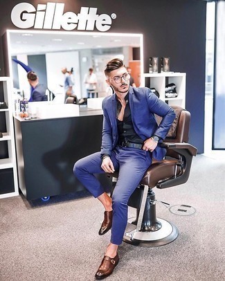 Как носить синий костюм с коричневыми кожаными монками