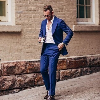 Как носить синий костюм с коричневыми кожаными монками