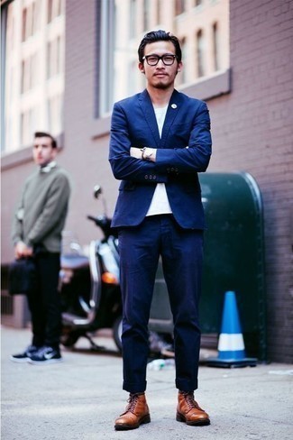 Какие повседневные ботинки носить с синим костюмом
