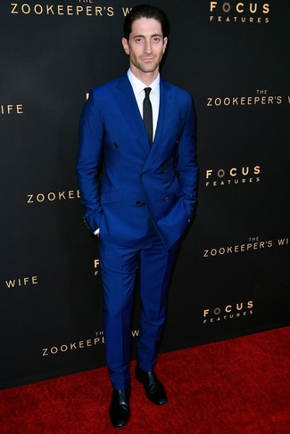 Какие ботинки челси носить с синим костюмом