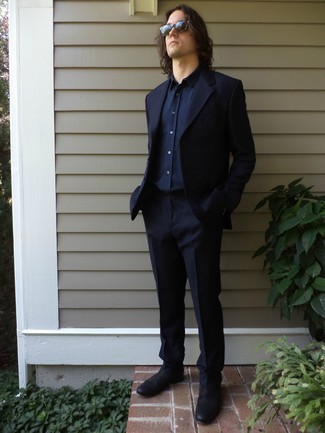 Какие ботинки челси носить с синим костюмом