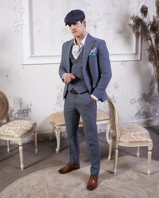 Как носить синий костюм с темно-коричневыми кожаными брогами