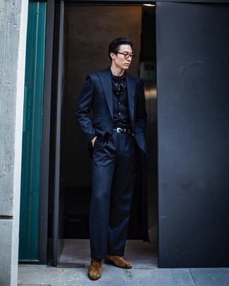 Какие ботинки дезерты носить с синим костюмом