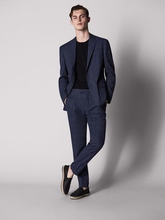 Какие эспадрильи носить с синим костюмом