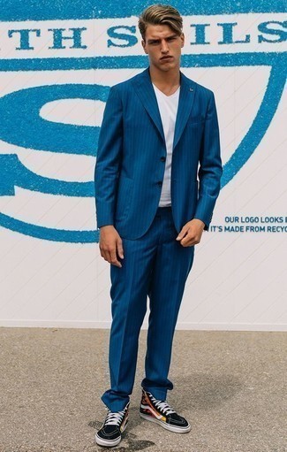 Какие высокие кеды носить с синим костюмом