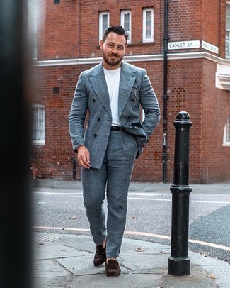 Какие лоферы носить с синим костюмом