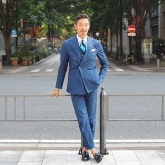 Какие лоферы с кисточками носить с синим костюмом