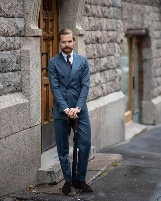 Какие лоферы с кисточками носить с синим костюмом