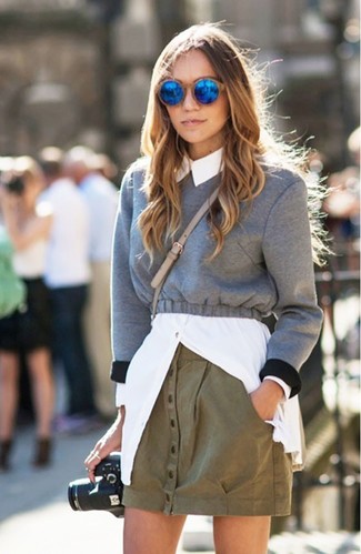 С чем носить синие солнцезащитные очки женщине