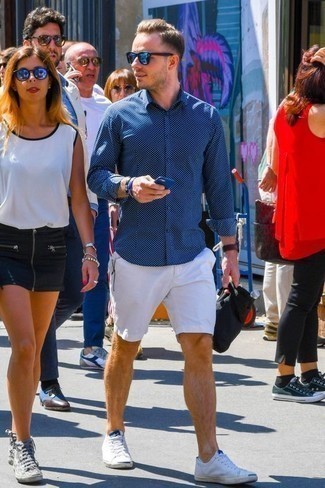 С чем носить синие солнцезащитные очки мужчине