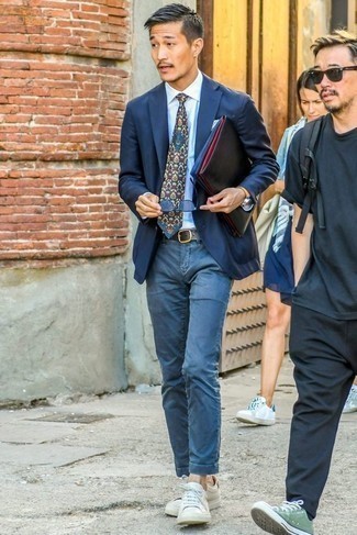 С чем носить синие солнцезащитные очки мужчине