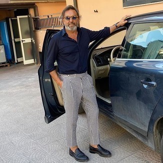 С чем носить синие солнцезащитные очки мужчине