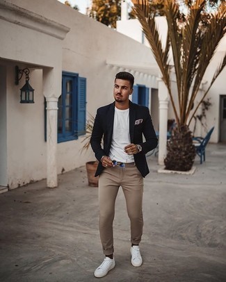 С чем носить синие солнцезащитные очки мужчине