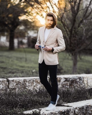 С чем носить синие солнцезащитные очки мужчине