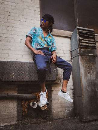 С чем носить синие солнцезащитные очки мужчине