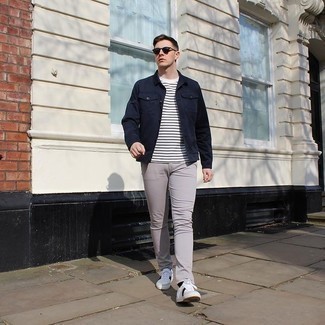 С чем носить синие солнцезащитные очки мужчине