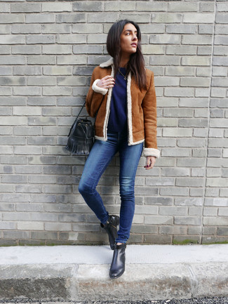 С чем носить синий свитер женщине