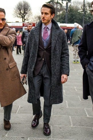 Какие пиджаки носить с синим трикотажным жилетом мужчине