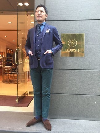 Какие пиджаки носить с синим трикотажным жилетом мужчине