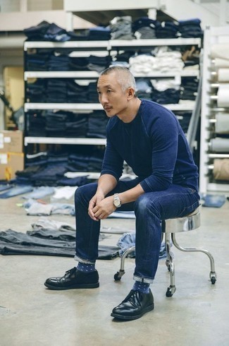 С чем носить синий свитшот мужчине