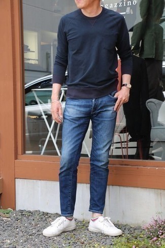 С чем носить синий свитшот мужчине