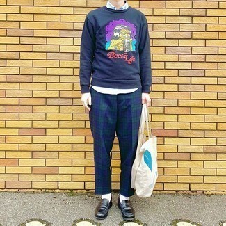 Какие лоферы носить с синим свитшотем мужчине