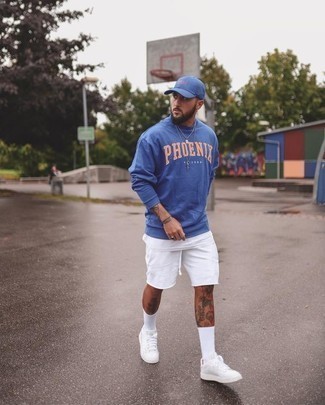 Какие шорты носить с синим свитшотем мужчине