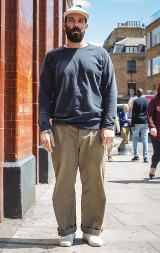 Какие слипоны носить с синим свитшотем мужчине