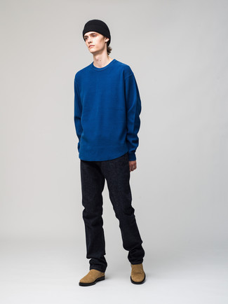 С чем носить синюю футболку мужчине