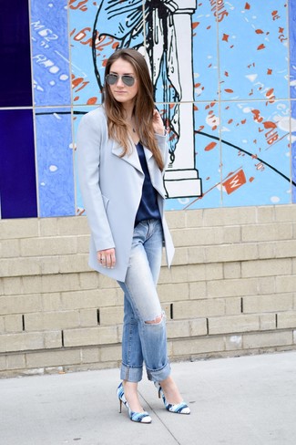 С чем носить синюю майку женщине