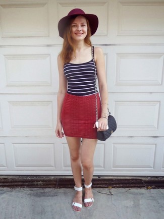 С чем носить синюю майку женщине