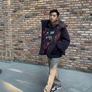 С чем носить синюю майку мужчине