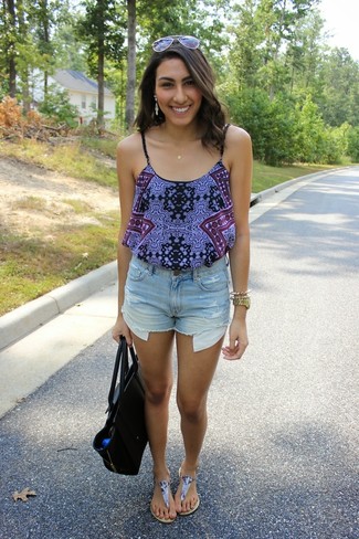 Какие шорты носить с синей майкой женщине